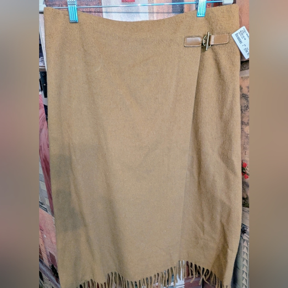 Chic Tan Midi Skirt with Buckle